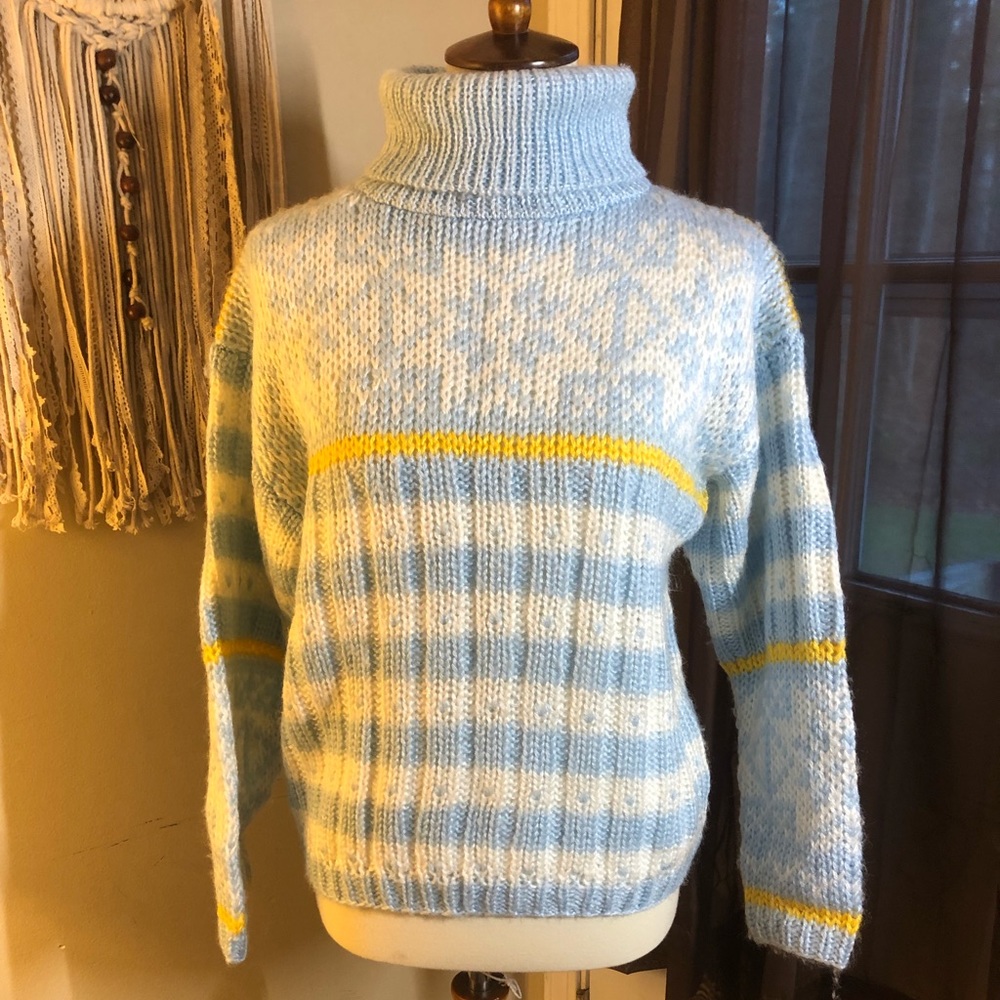 Vintage Size M chunky hand knit sweater